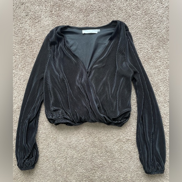 Astr Tops - Astr the label women’s black pleated top. Size medium.
